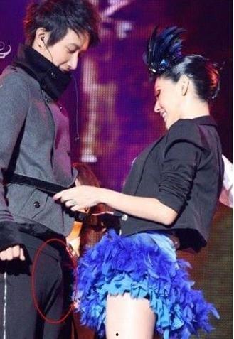 男明星裤裆凸起照片,裤裆凸起引热议